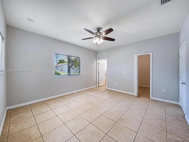 6124 SW 39th St — Photo 16