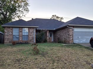 8016 Moss Rock Dr, Fort Worth, TX 76123
