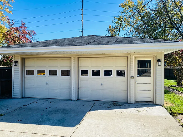 8837 Manor Ave — Photo 33