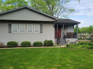 230 Little Peninsula Rd, Elgin, IL 60123