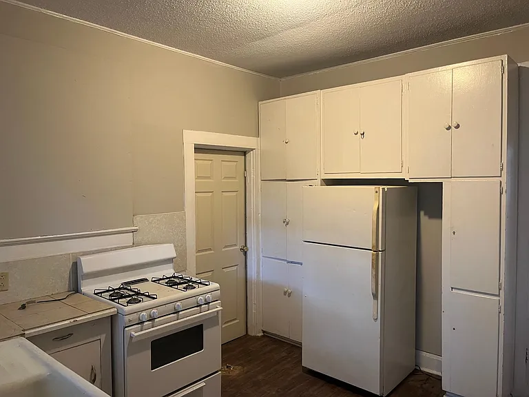 2223 Lee St — Photo 7