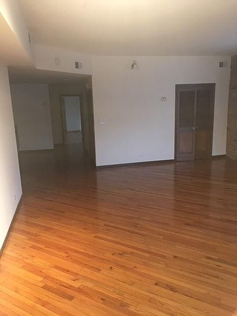 2nd image of 3049 N Sheffield Ave #1