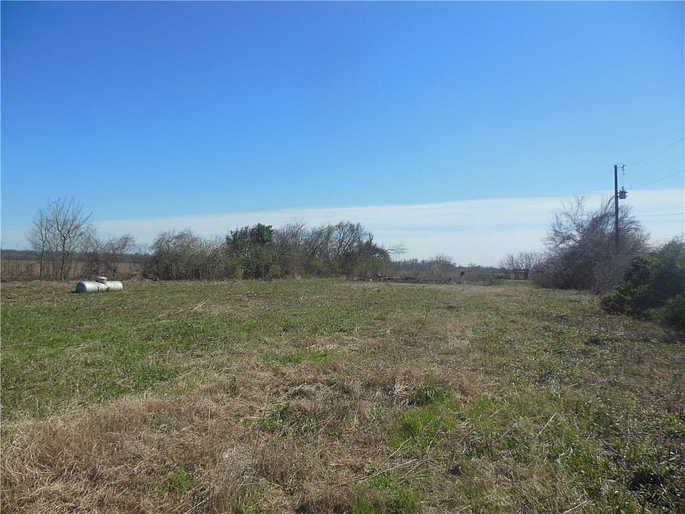 2nd image of 175 Tom Prudhomme Rd