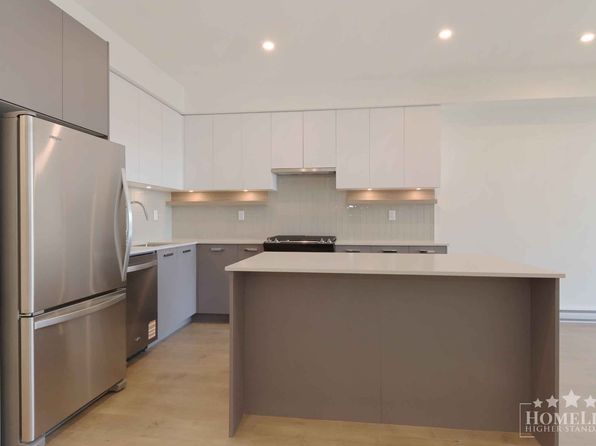 2 bedroom rental in Surrey — photo 9