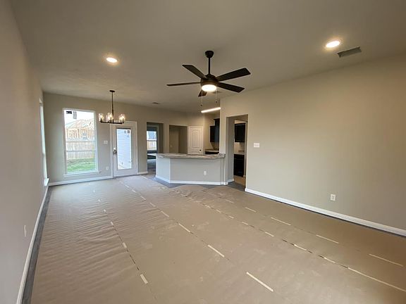 4th image of 2705 Montana Ave