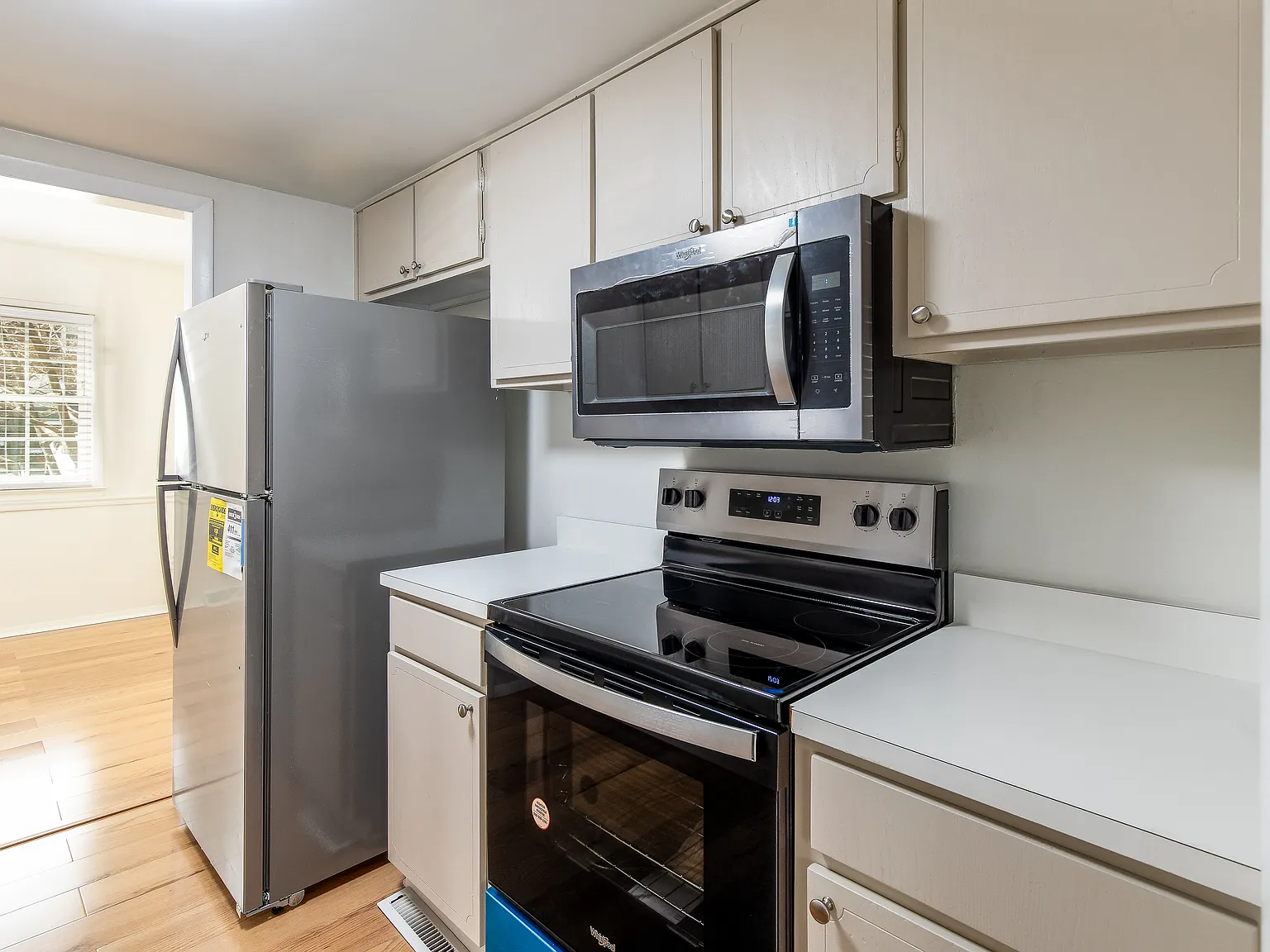 4 bed, 2100 sqft, $2,550 — Photo 2