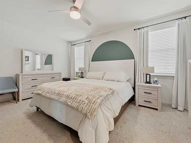 10620 Deaton Ln — Photo 12