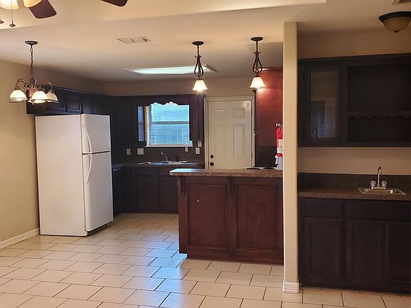 2nd image of 3107 Diamond Head Ave