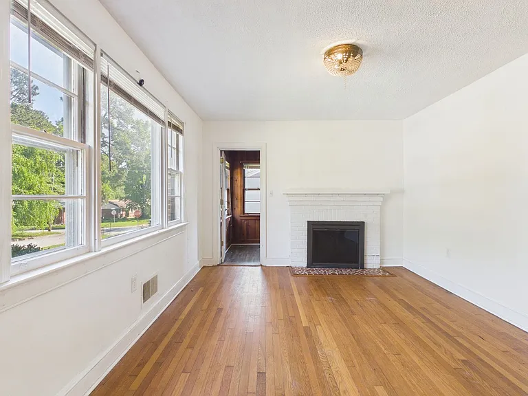 910 Northampton Rd — Photo 8