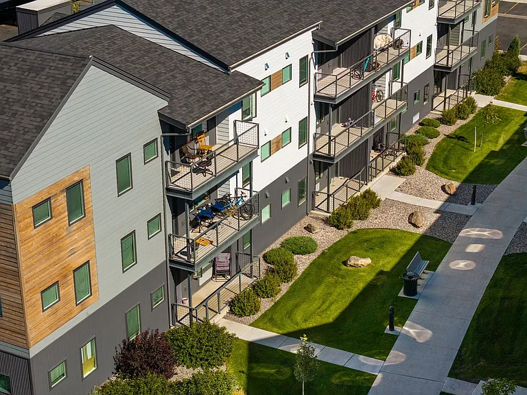 Creekside Apartments — Photo 4