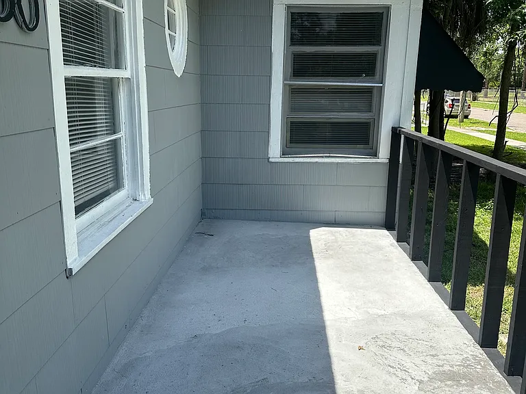 750 Saint Clair St — Photo 3