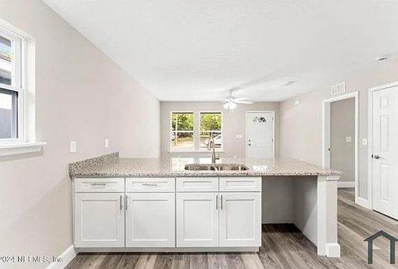 4th image of 1526 W 35th St