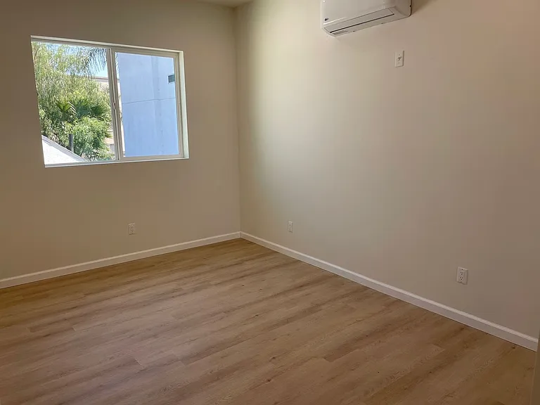 317 1/2 N Alvarado St — Photo 15