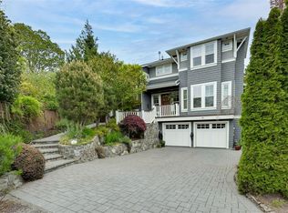 12 Briar Pl, Victoria, BC V8S 3J5