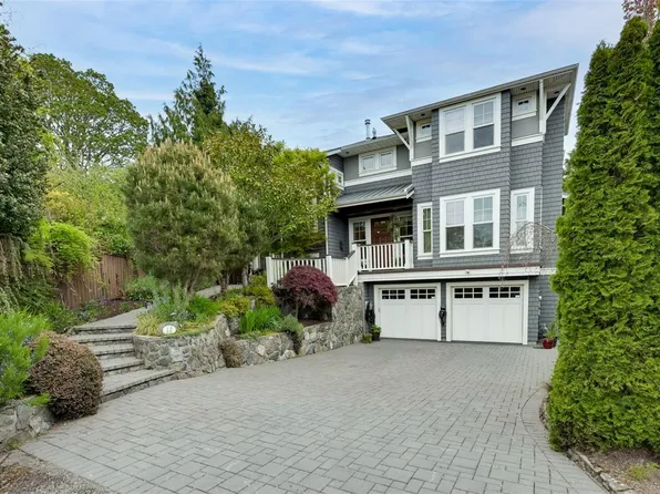12 Briar Pl, Victoria, BC V8S 3J5