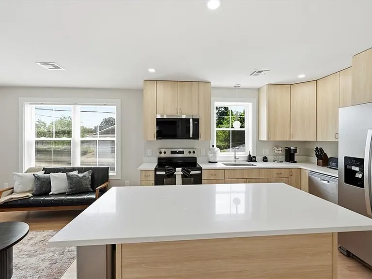 160 Cumberland St — Photo 11