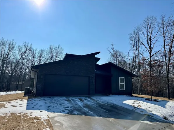 2 Fryer Ln, Bella Vista, AR 72715