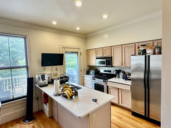10 E Concord St