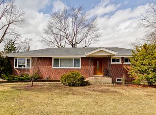 18 Mandel Ln, Prospect Heights, IL 60070