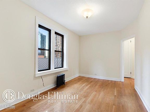 3rd image of 414 W 44th St APT 5A