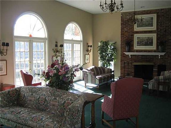 2nd image of 1204 Chamberlain Dr APT 2