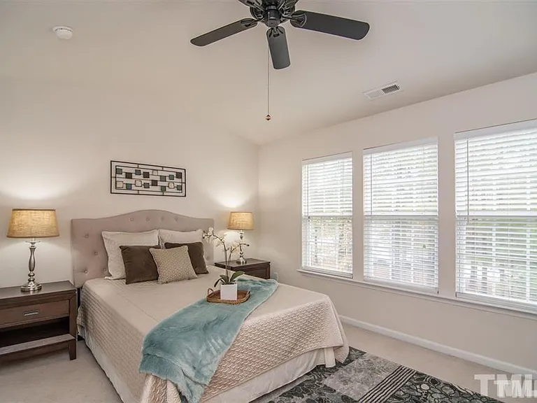 409 Coral Creek Ln — Photo 16