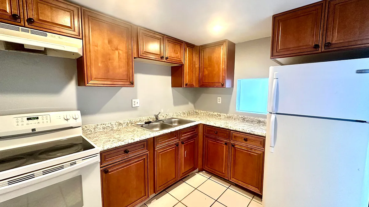 Building Photo - 8040 Colony Cir N #207