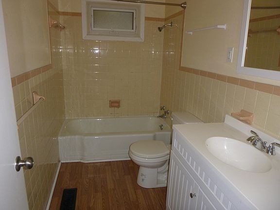 5th image of 180 Pinehurst Dr