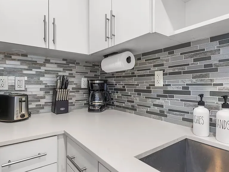 836 SW 4th Ave — Photo 25
