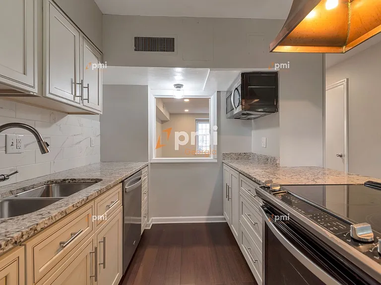 3083 Colonial Way #C — Photo 4