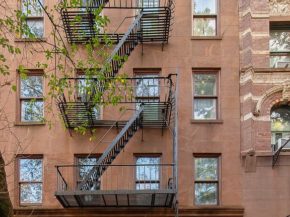 3rd image of 82 Charles St APT 3R