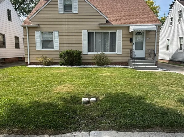12708 Maple Leaf Dr, Garfield Heights, OH 44125