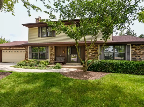 15030 West Glenora AVENUE, New Berlin, WI 53151