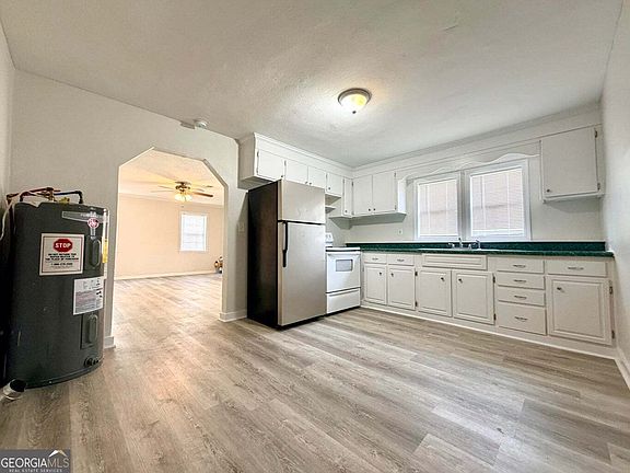 5th image of 97 Barker St