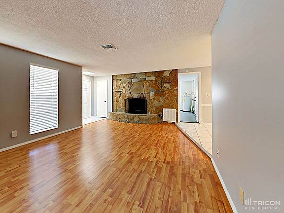 3rd image of 1989 Laurelwood Ln