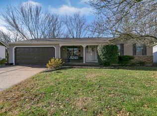 1272 Kings Trail Ln, Fenton, MO 63026
