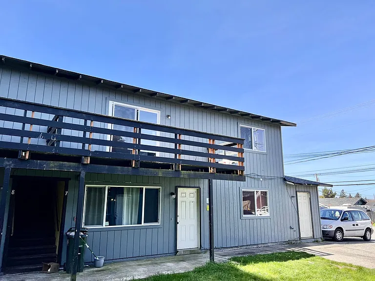 235 N Wasson St — Photo 2