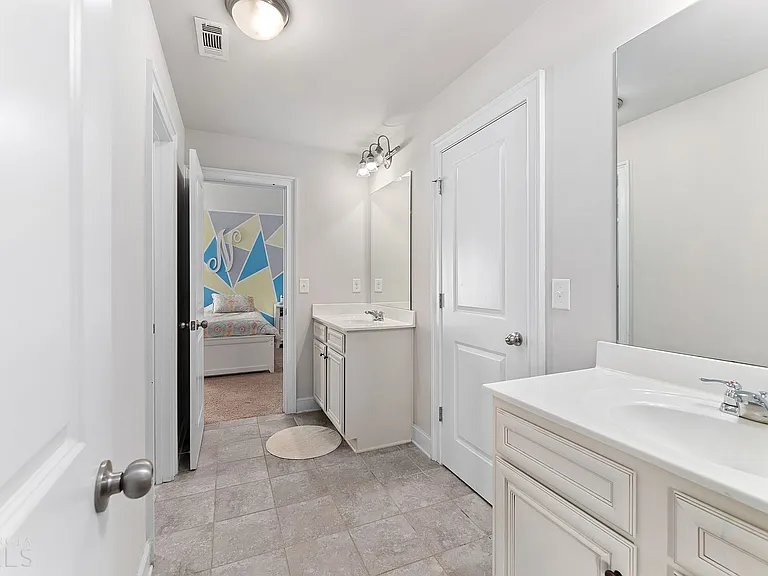 4410 Mossbrook Cir — Photo 25