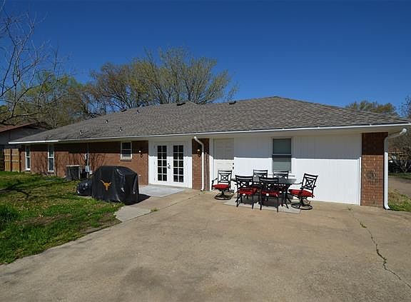 2nd image of 136 Kings Creek Dr