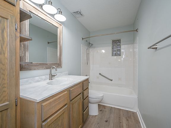 3rd image of 109 Royal Ct #1