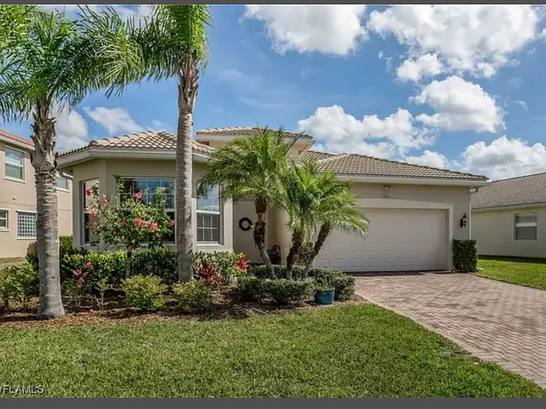 11261 Sparkleberry Dr — Photo 1