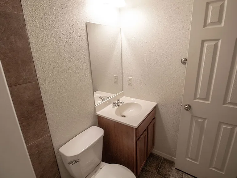 1007 W Ash St — Photo 14