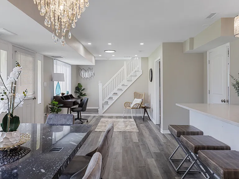 10308 W Lyndale Ave — Photo 1