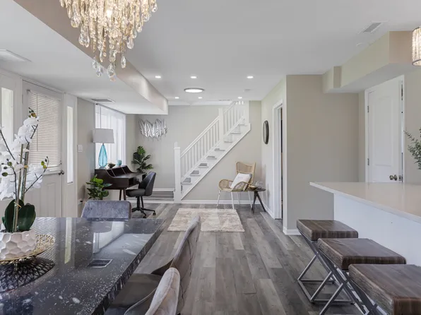 10308 W Lyndale Ave, Melrose Park, IL 60164