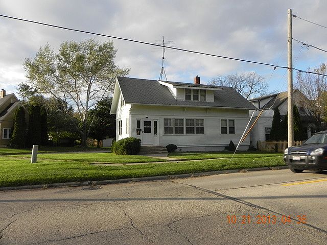 2nd image of 832 Dean St
