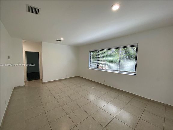 3rd image of 931 NW 1st St #4