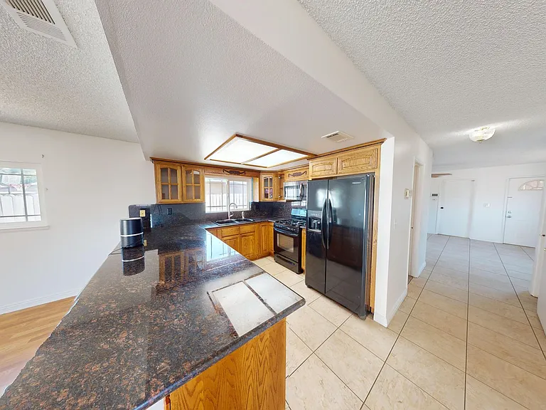 15569 Esther St — Photo 4