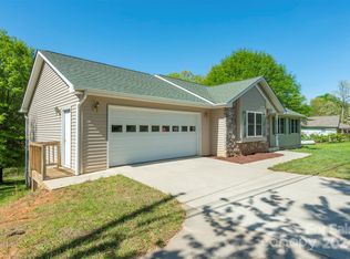 379 Buckeye Cove Rd, Swannanoa, NC 28778