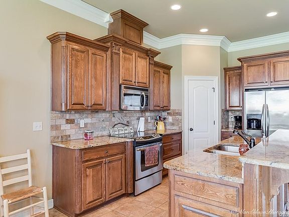 4th image of 572 Chinquipin Dr