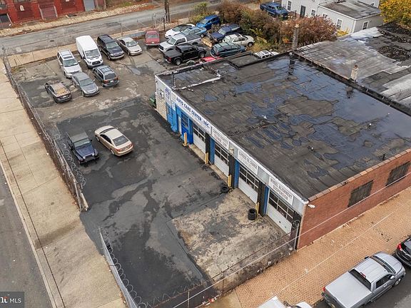 2nd image of 2200-2216 N Fairhill St